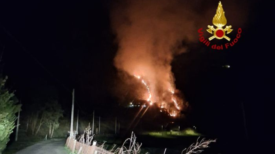Brucia ancora la Valsesia: incendio boschivo a Quarona